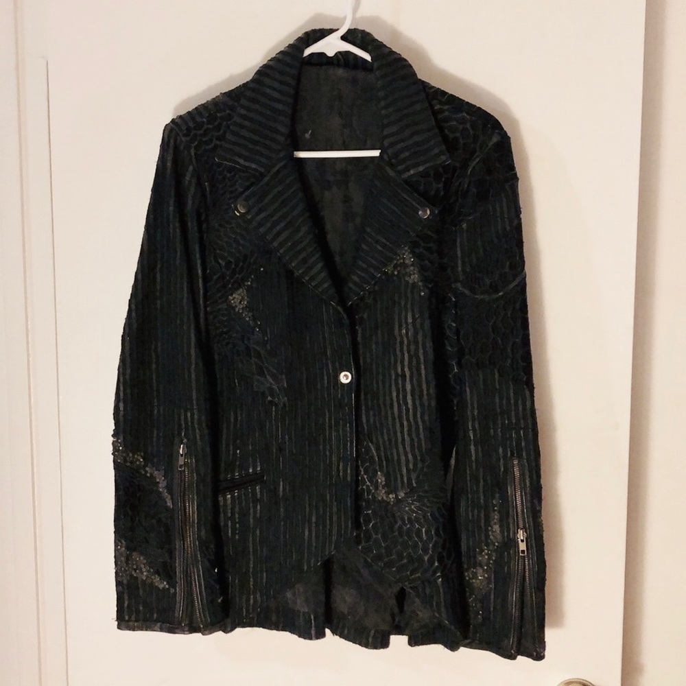 Vintage black jacket with super cool accents